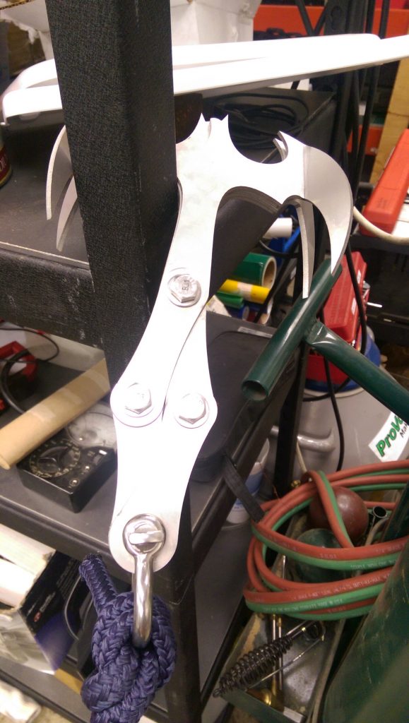 And of course, it can grapple with the outer hooks.